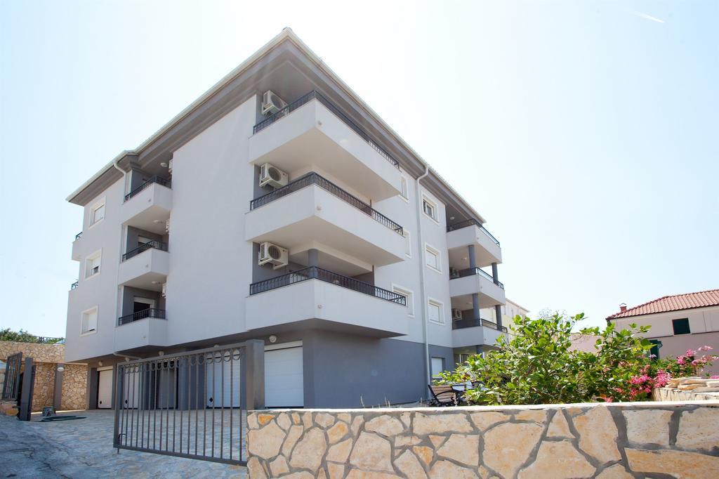 Apartments Maja Donji Okrug  Exterior foto